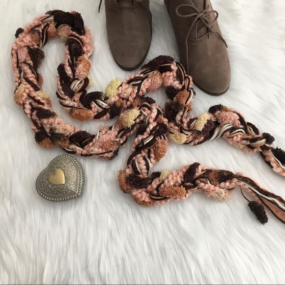 🎁 Handmade Crochet Scarf - Picture 1 of 9